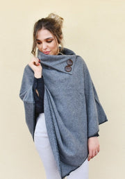 Poncho con bottoncini